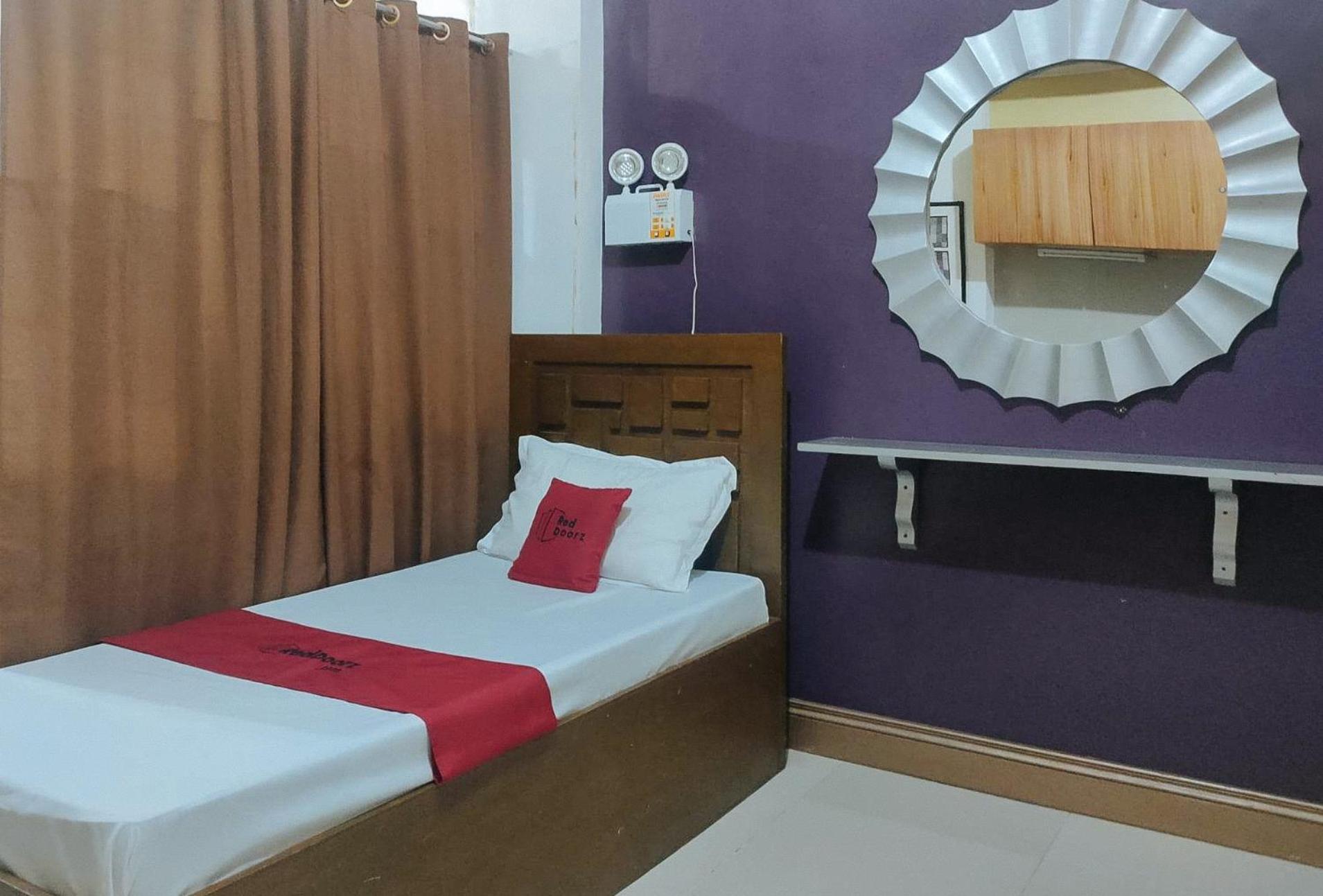 Reddoorz Near Colgante Bridge Naga City Ngoại thất bức ảnh